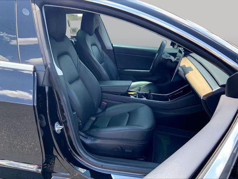 Used 2020 Tesla Model 3 Standard Range RWD image 8
