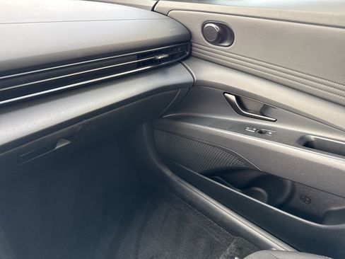 Certified 2025 Hyundai Elantra Sport image 25