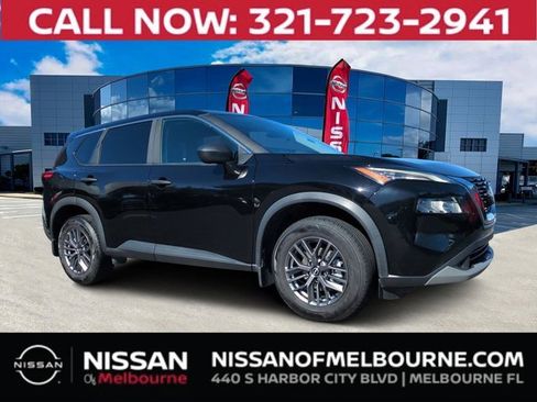 Used 2023 Nissan Rogue S image 1