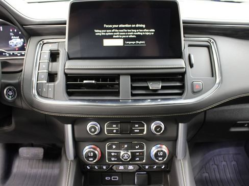 Used 2023 GMC Yukon XL SLT AWD/4WD image 17