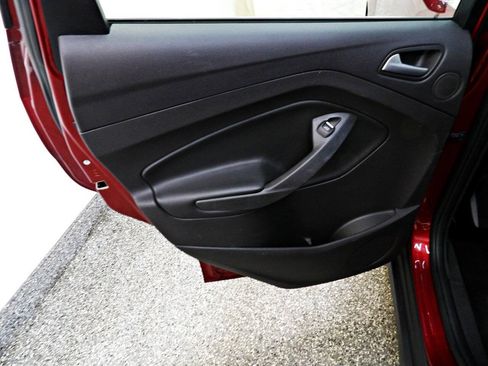 Used 2016 Ford C-MAX Energi SEL w/ Equipment Group 302A FWD image 9