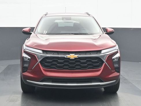 Used 2025 Chevrolet Trax LT w/ LT Convenience Package FWD image 1