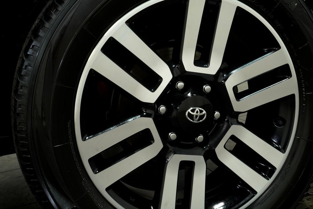 Used 2022 Toyota 4Runner Limited AWD/4WD image 9