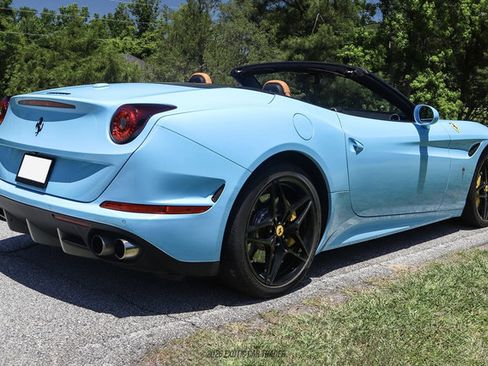 Used 2015 Ferrari California T RWD image 8