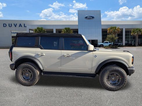 New 2025 Ford Bronco Outer Banks w/ Sasquatch Package image 3