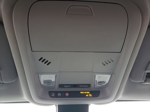 Used 2022 Chevrolet Equinox LT w/ Driver Convenience Package image 25