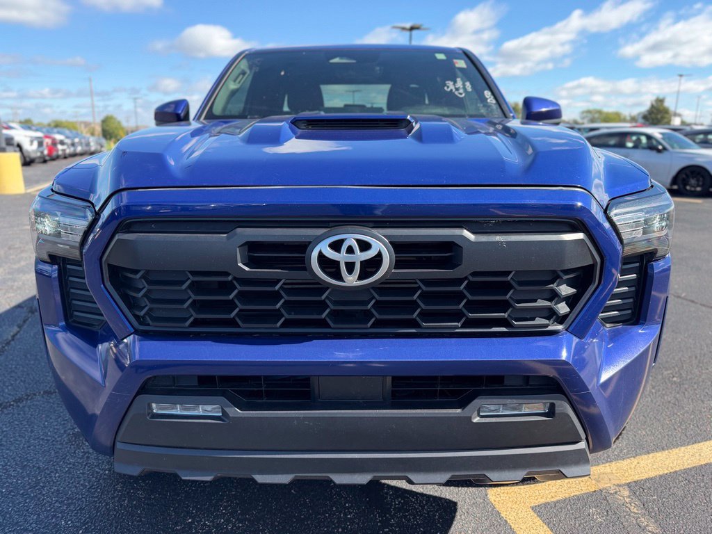Used 2024 Toyota Tacoma TRD Sport AWD/4WD image 2