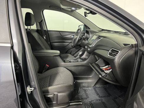 Used 2022 Chevrolet Equinox LT w/ Driver Convenience Package image 17