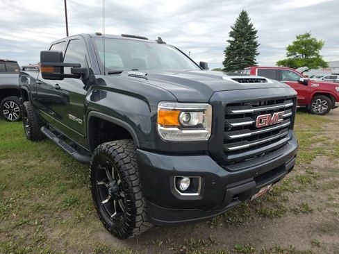 Used 2018 GMC Sierra 2500 SLT w/ Duramax Plus Package AWD/4WD image 6