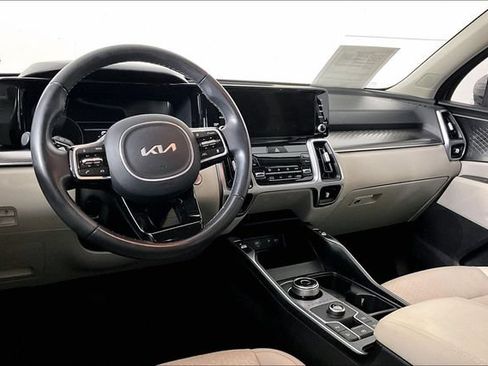 Certified 2023 Kia Sorento EX FWD image 4