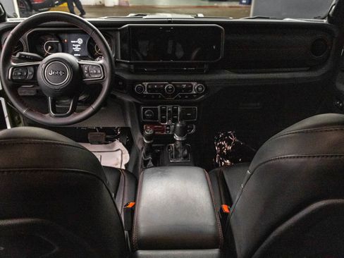 Used 2024 Jeep Wrangler Unlimited Rubicon image 35