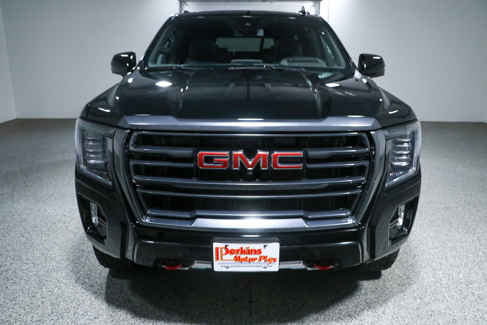Used 2024 GMC Yukon AT4 w/ Technology Package AWD/4WD image 4