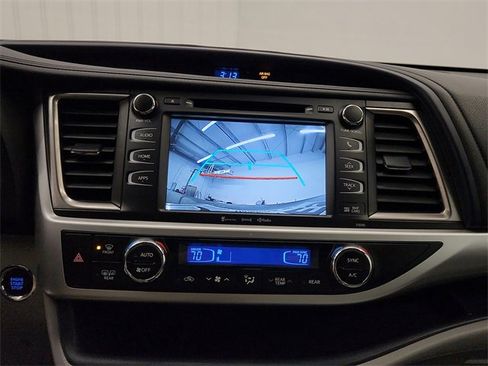 Used 2019 Toyota Highlander XLE image 24