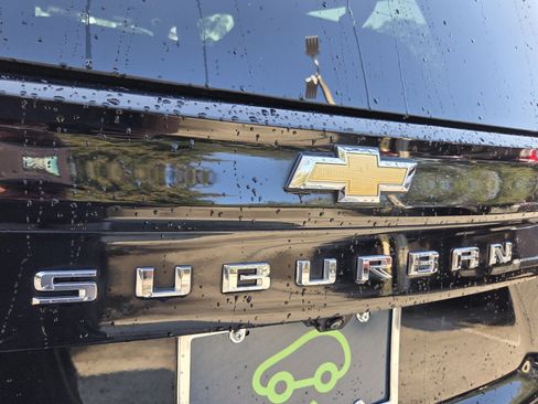 Used 2025 Chevrolet Suburban LT AWD/4WD image 18