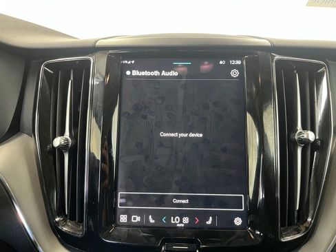 Used 2024 Volvo XC60 B5 Core image 16