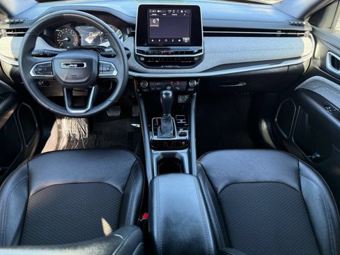 Used 2025 Jeep Compass Latitude AWD/4WD image 28