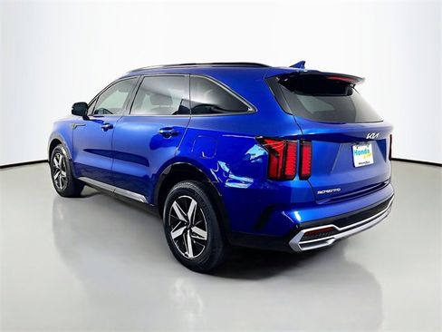 Used 2023 Kia Sorento S image 7