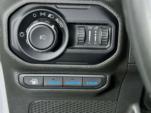 Used 2022 Jeep Wrangler Sahara w/ Safety Group image 17