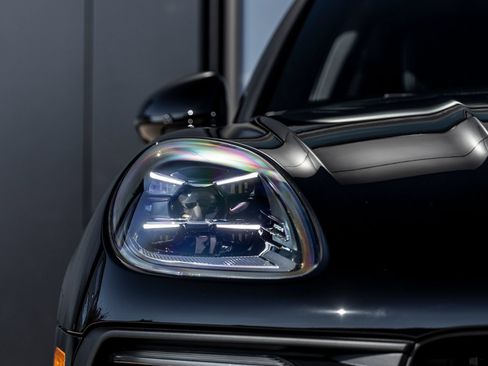 Certified 2026 Porsche Macan AWD/4WD image 18