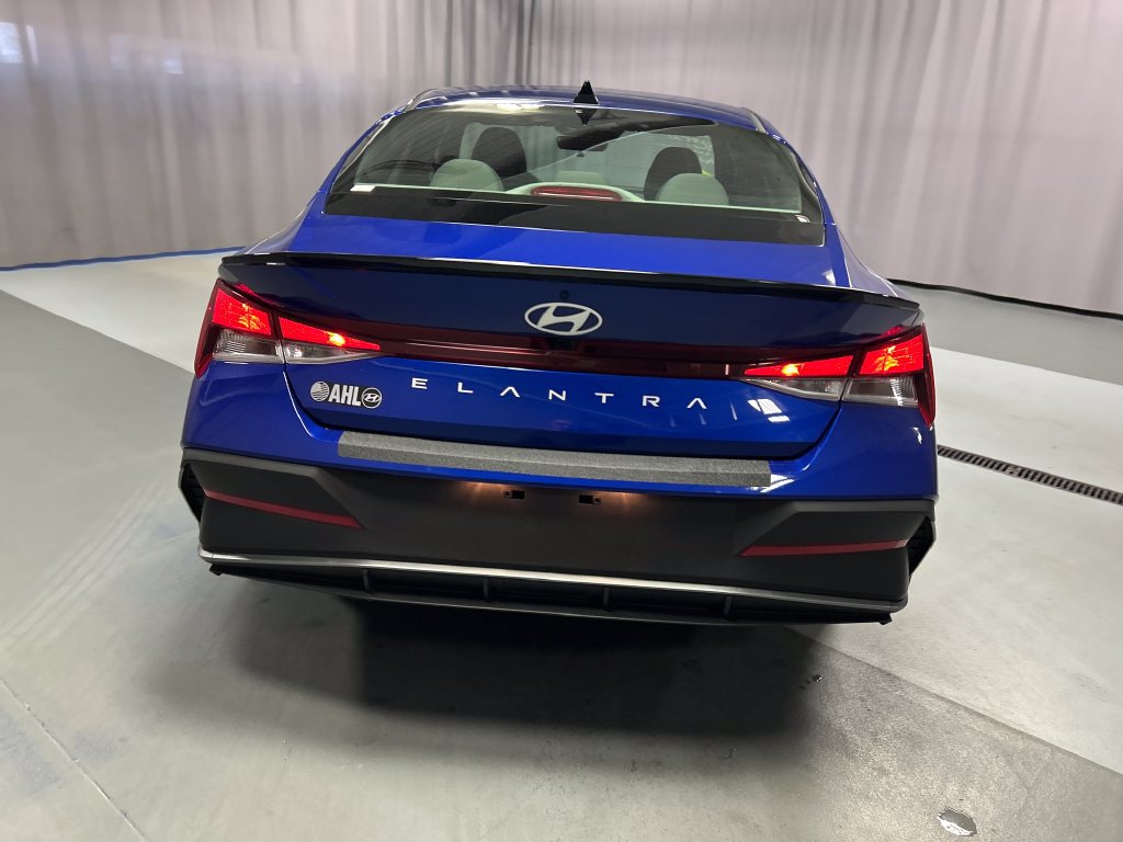 Used 2025 Hyundai Elantra Sport FWD image 6
