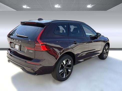 New 2026 Volvo XC60 B5 Core w/ Climate Package image 9