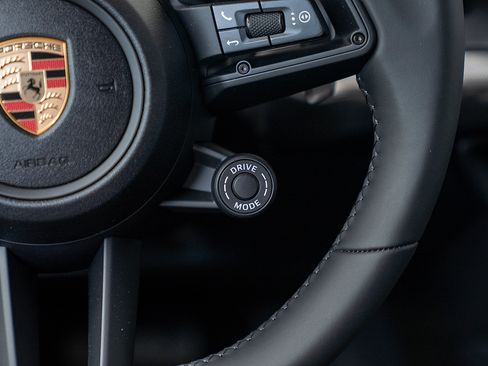 Used 2025 Porsche Cayenne image 9