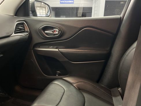 Used 2020 Jeep Cherokee Latitude Plus image 13