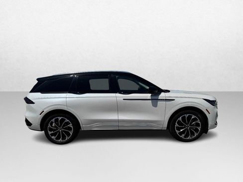 Certified 2024 Lincoln Nautilus Reserve AWD/4WD image 4