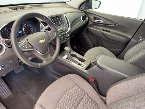 Used 2024 Chevrolet Equinox LT FWD image 4