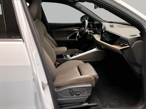 Certified 2025 Audi Q5 Premium Plus w/ Premium Plus AWD/4WD image 9