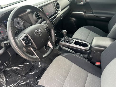 Used 2021 Toyota Tacoma TRD Sport w/ Technology Package image 9