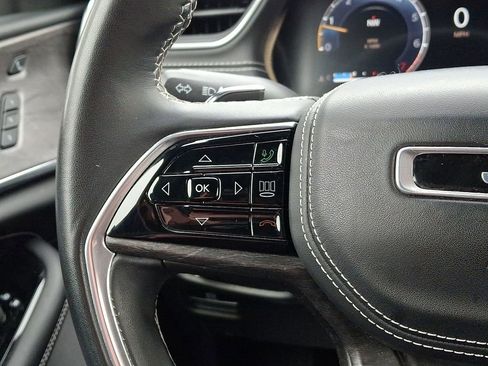 Used 2022 Jeep Grand Cherokee Overland w/ Luxury Tech Group IV AWD/4WD image 21