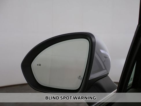 Used 2023 Buick Envision Avenir AWD/4WD image 9