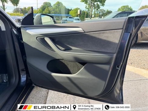Used 2024 Tesla Model Y Long Range AWD/4WD image 23