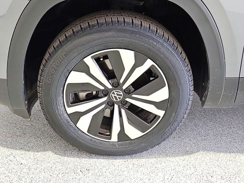 Certified 2024 Volkswagen Atlas SE FWD image 11