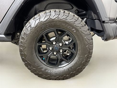 Used 2024 Jeep Wrangler Unlimited AWD/4WD image 27