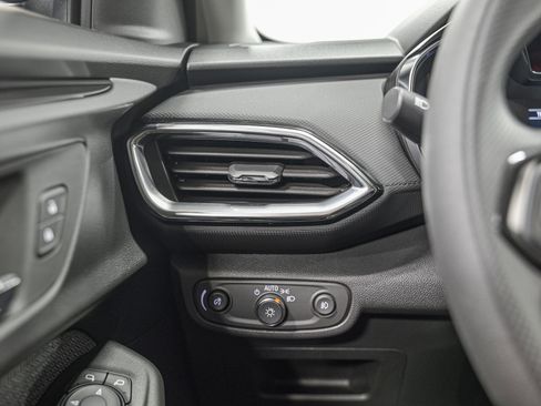 Used 2023 Chevrolet TrailBlazer LT w/ Convenience Package AWD/4WD image 18