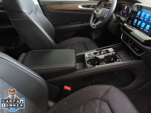 Used 2024 Volkswagen Atlas SE image 24