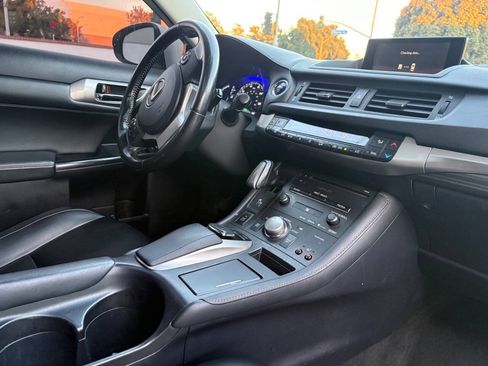 Used 2016 Lexus CT 200h w/ Navigation Package FWD image 19