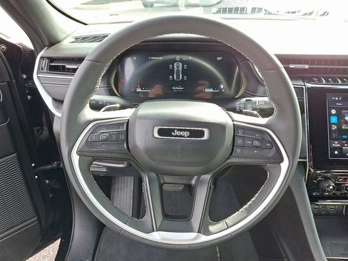 Used 2023 Jeep Grand Cherokee Altitude AWD/4WD image 27