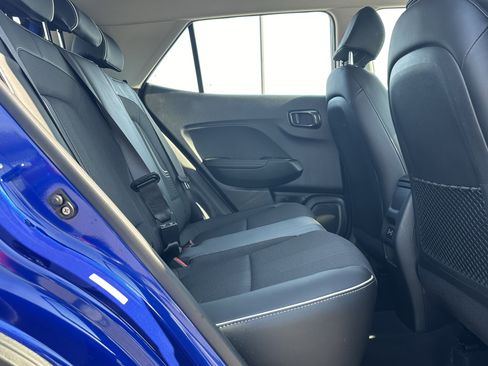 Used 2024 Hyundai Venue Limited FWD image 15