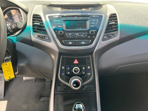 Used 2016 Hyundai Elantra SE FWD image 22