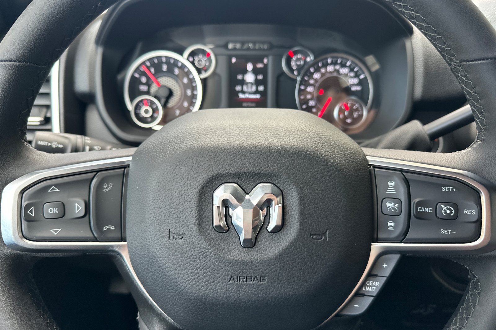 Used 2025 RAM 2500 Big Horn AWD/4WD image 23