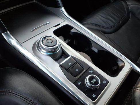 Certified 2022 Ford Explorer Platinum w/ Equipment Group 601A image 19