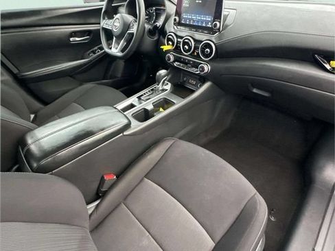 Used 2024 Nissan Sentra SV FWD image 9