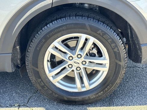 Used 2023 Ford Explorer XLT image 19