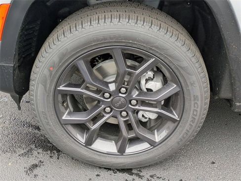 New 2025 Jeep Grand Cherokee Limited w/ Trailer Tow Package image 33