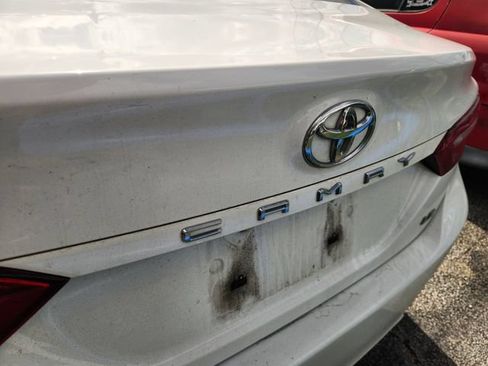 Used 2019 Toyota Camry SE FWD image 8
