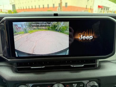Used 2024 Jeep Wrangler Unlimited w/ Technology Group AWD/4WD image 12