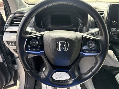Used 2023 Honda Odyssey Touring image 16